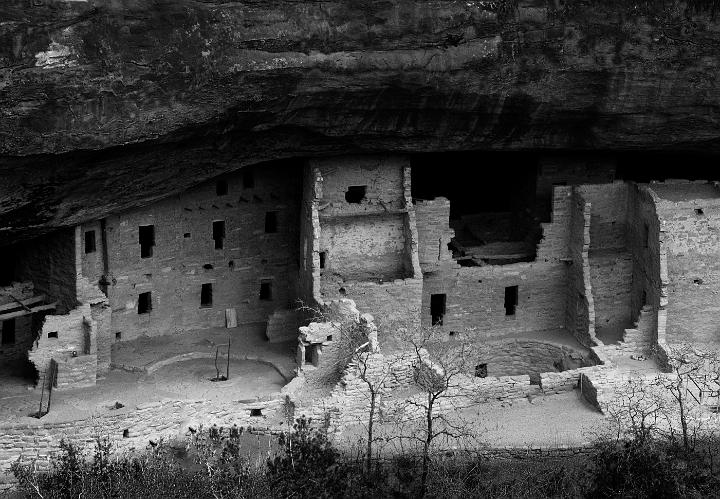 Mesa Verde Spruce House 1094 bw.jpg